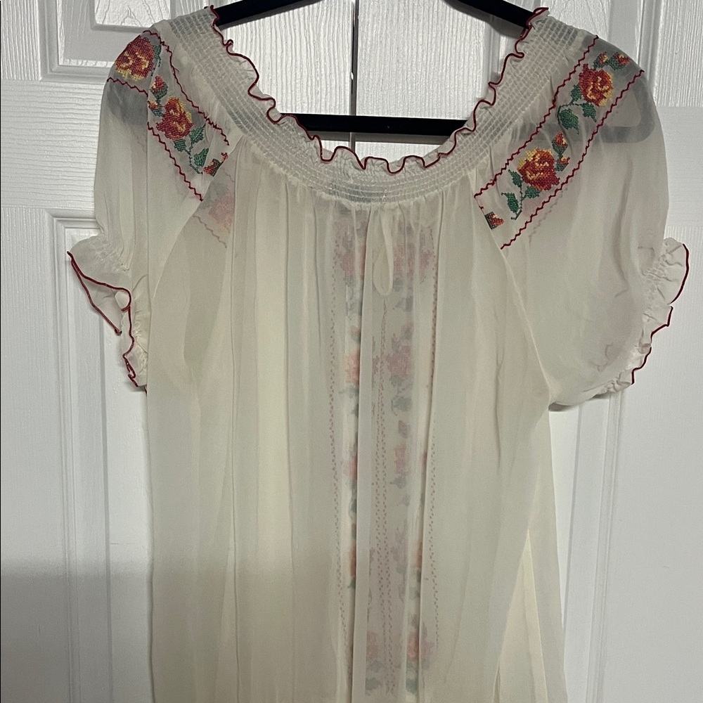 Isabella Rodriguez Cream Blouse with Floral Accents - Picture 6 of 7